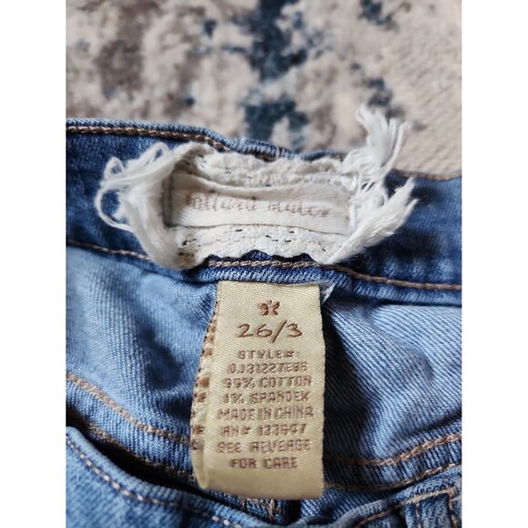 Altar'd State Women's 26‎ Distressed 5-button Denim Shorts Cotton - Picture 3 of 3